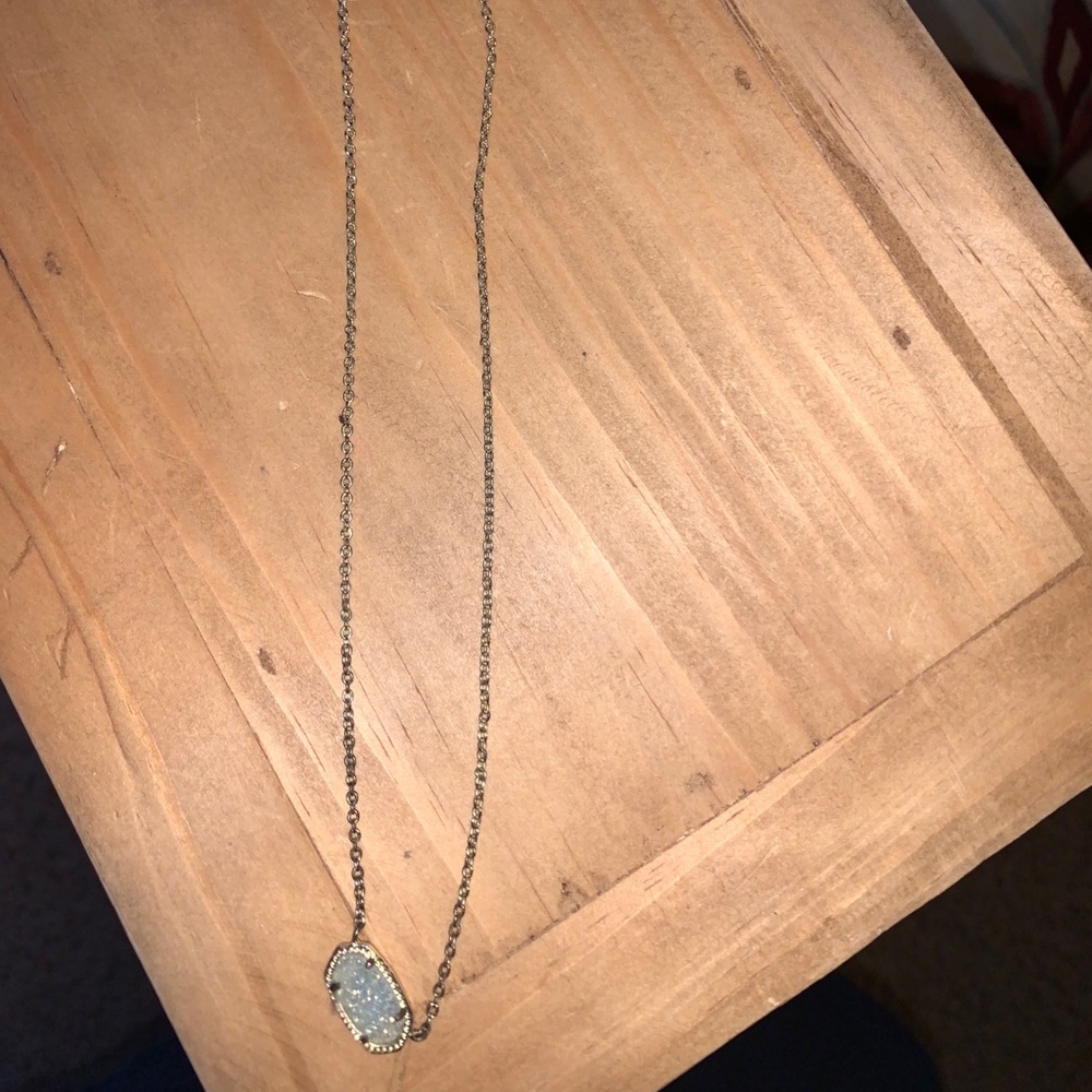 Kendra Scott necklace